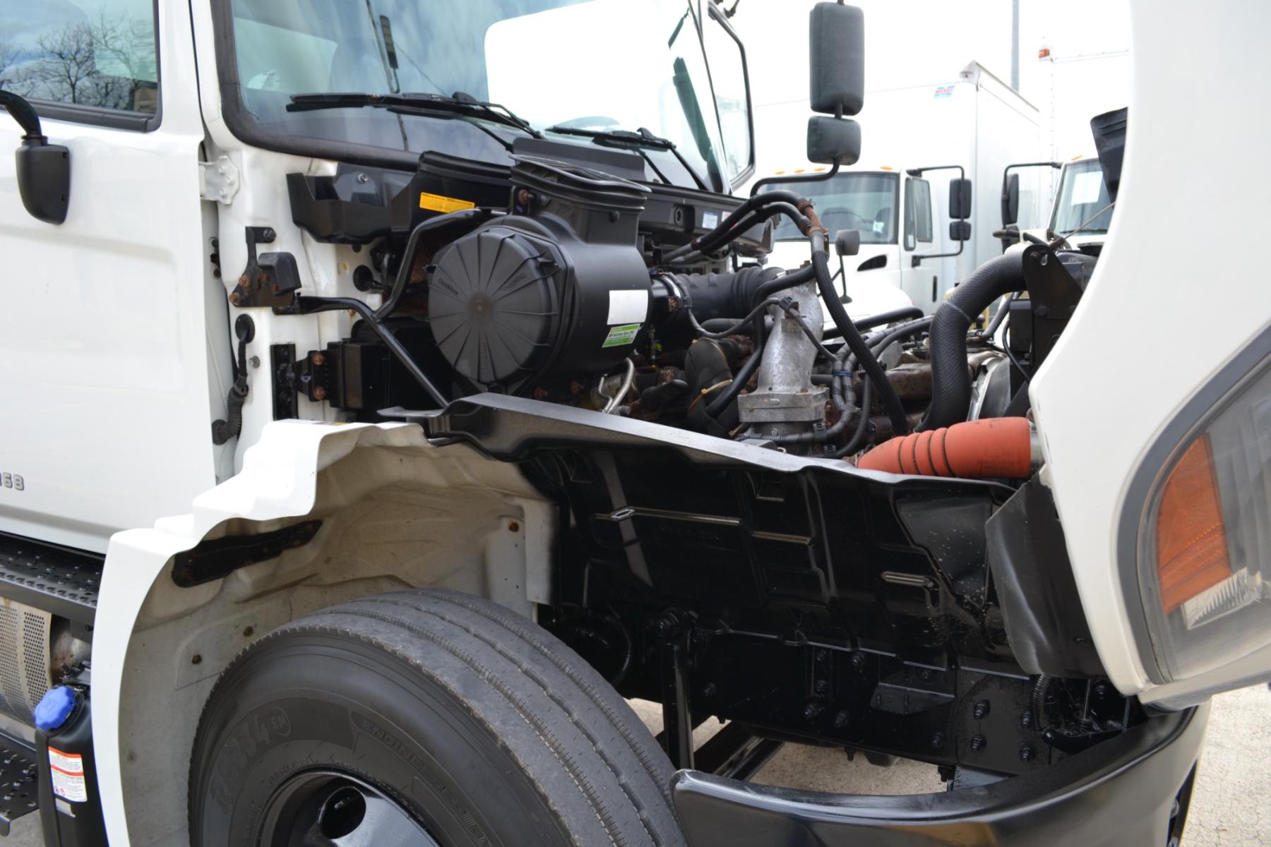 2020 WHITE /BLACK HINO 268 with an JO8E-WU 8.0L 230HP engine, ALLISON 2200HS AUTOMATIC transmission, located at 9172 North Fwy, Houston, TX, 77037, (713) 910-6868, 29.887470, -95.411903 - 25,950LB GVWR NON CDL, 26FT BOX, 13FT CLEARANCE, HEIGHT 103" X WIDTH 102", 2,500LB LIFT GATE, 95 GALLON FUEL TANK, SPRING RIDE, COLD A/C - Photo #11